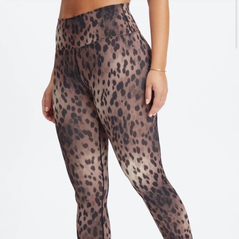 BRAND NEW WITH TAGS!!! Cheetah fabletic leggings